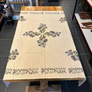 FİSKOS EL BASKISI MASA ÖRTÜSÜ 102 X 102