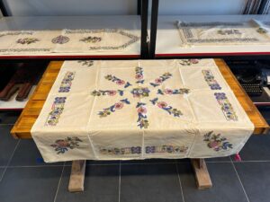 FİSKOS EL BASKISI MASA ÖRTÜSÜ 102 X 102 - Görsel 3