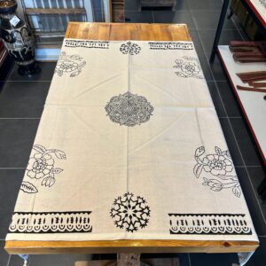 FİSKOS EL BASKISI MASA ÖRTÜSÜ 102 X 102