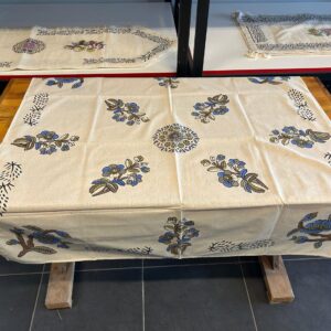 FİSKOS EL BASKISI MASA ÖRTÜSÜ 102 X 102