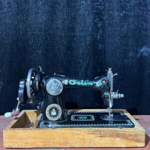 GELIN KOLLU ANTİKA DİKİŞ MAKİNESİ (1950)