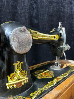 JUNGHANS MARKA ALMANYA ÜRETİMİ KOLLU ANTİKA DİKİŞ MAKİNESİ - Görsel 8