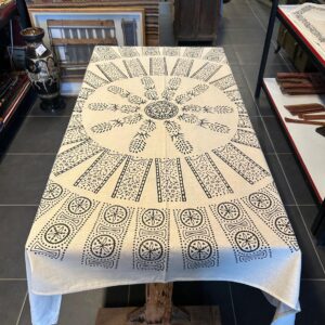EL BASKISI KARE MASA ÖRTÜSÜ 150 X 150 CM