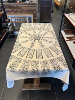 EL BASKISI KARE MASA ÖRTÜSÜ 150 X 150 CM