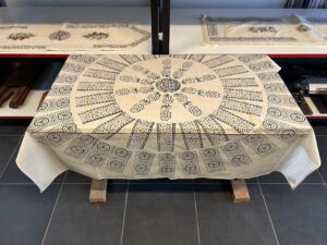 EL BASKISI KARE MASA ÖRTÜSÜ 150 X 150 CM - Görsel 3