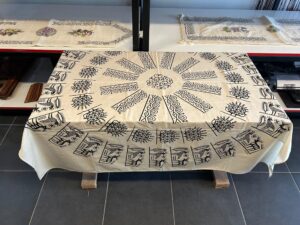 EL BASKISI KARE MASA ÖRTÜSÜ 150 X 150 CM