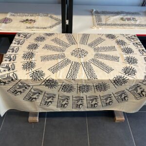 EL BASKISI KARE MASA ÖRTÜSÜ 150 X 150 CM