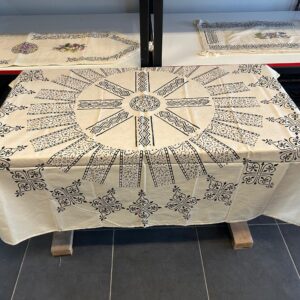 EL BASKISI KARE MASA ÖRTÜSÜ 150 X 150 CM