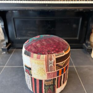 KİLİM KAPLI AHŞAP KASA PUF 40X42 CM
