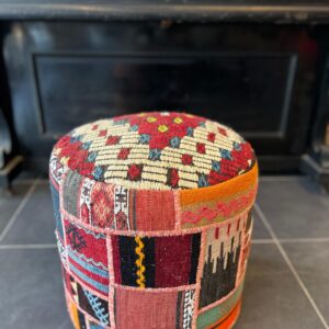 KİLİM KAPLI AHŞAP KASA PUF 40X42 CM