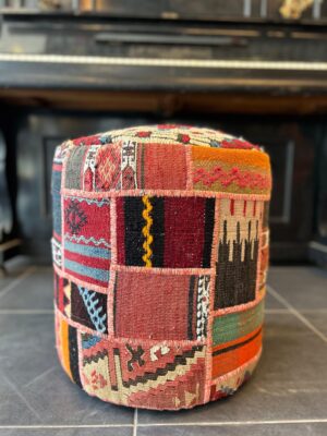 KİLİM KAPLI AHŞAP KASA PUF 40X42 CM - Görsel 3