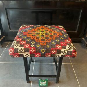 KİLİM KAPLI METAL AYAK TABURE 45X45X45 CM