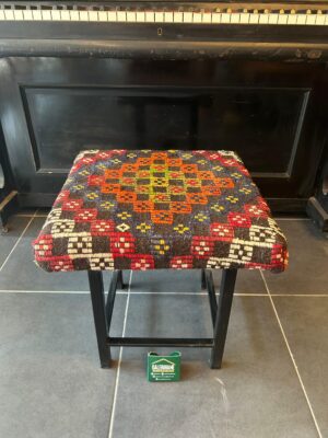 KİLİM KAPLI METAL AYAK TABURE 45X45X45 CM