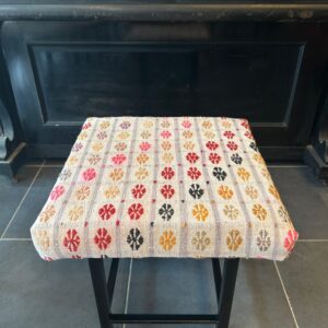KİLİM KAPLI METAL AYAK TABURE 45X45X45 CM