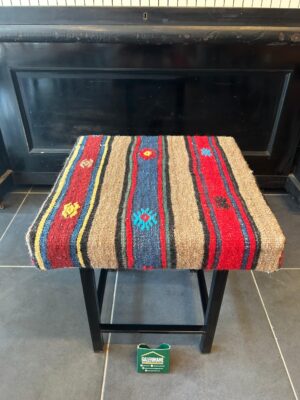 KİLİM KAPLI METAL AYAK TABURE 45X45X45 CM