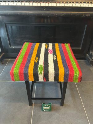 KİLİM KAPLI METAL AYAK TABURE 45X45X45 CM