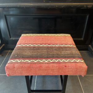 KİLİM KAPLI METAL AYAK TABURE 45X45X45 CM