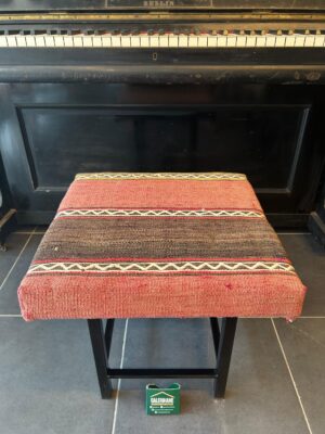 KİLİM KAPLI METAL AYAK TABURE 45X45X45 CM