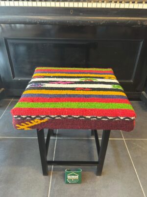 KİLİM KAPLI METAL AYAK TABURE 45X45X45 CM