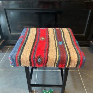 KİLİM KAPLI METAL AYAK TABURE 45X45X45 CM
