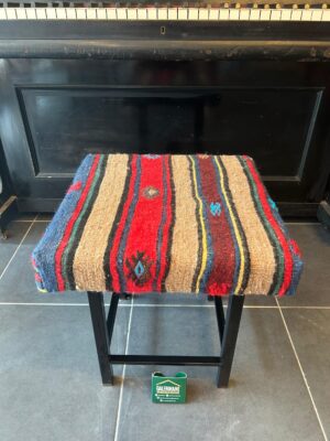 KİLİM KAPLI METAL AYAK TABURE 45X45X45 CM