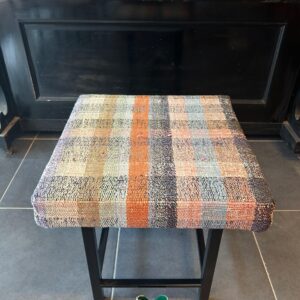 KİLİM KAPLI METAL AYAK TABURE 45X45X45 CM