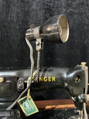 SİNGER 15B SERİSİ ORİJİNAL FENERLİ ANTİKA DİKİŞ MAKİNESİ (1954) - Görsel 7